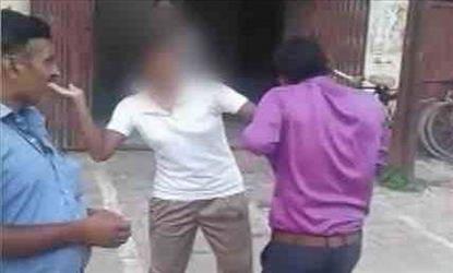 யார் என்று தெரியுமா... வாலிபரை பின்னி எடுத்த பெண் போலீஸ்